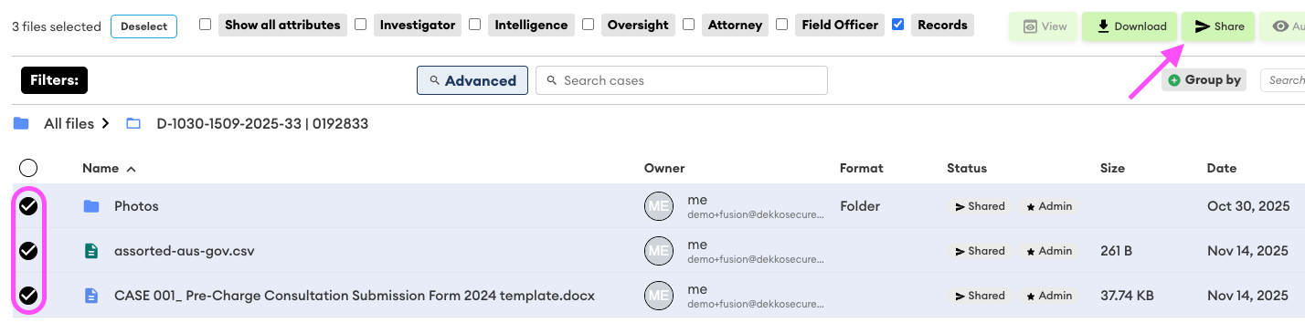 Three items selected in a file list with checkboxes highlighted, and an arrow pointing to the green Share button in the toolbar.